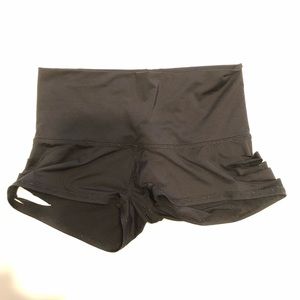 Teeki hot shorts